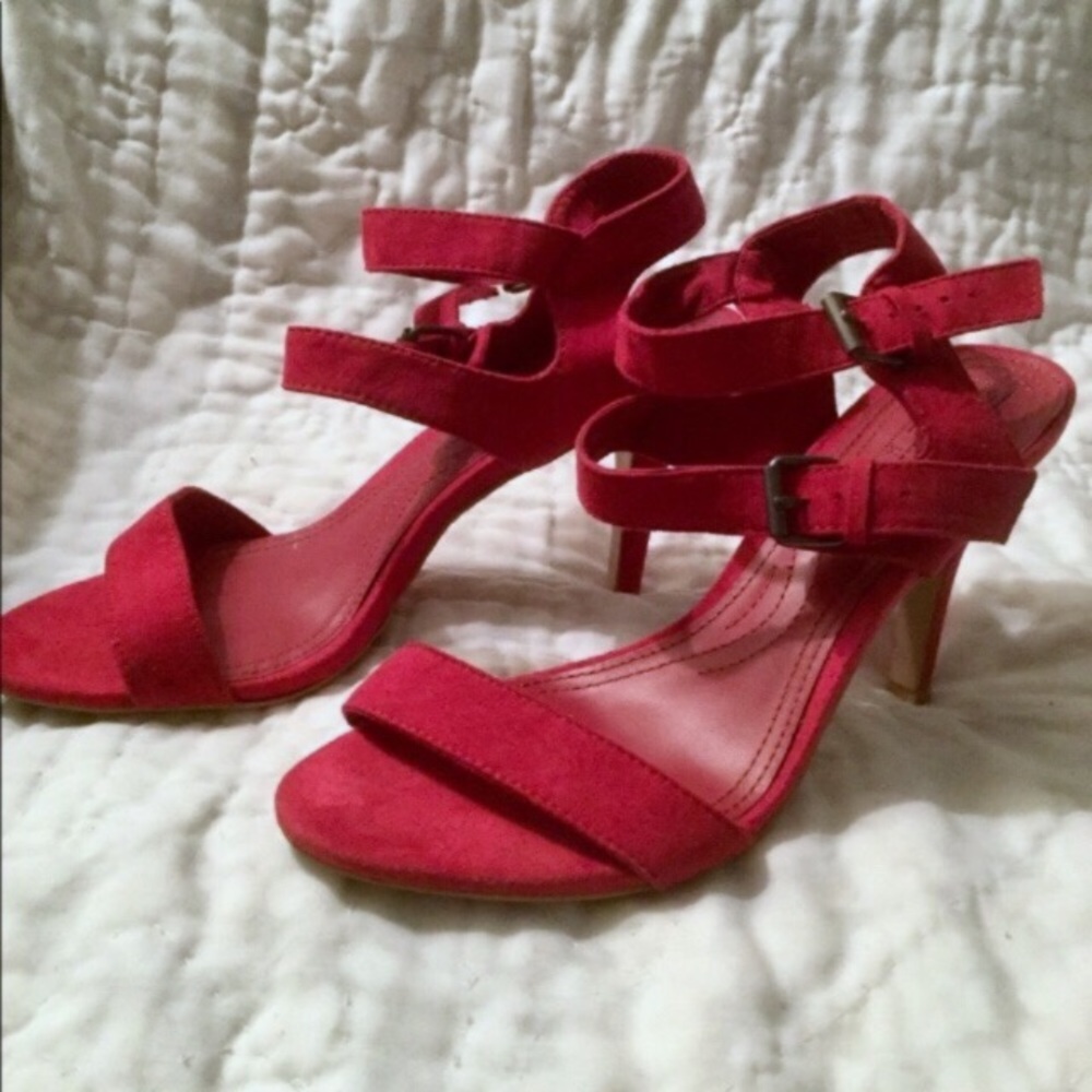 ZARA faux suede, raspberry pink heel w buckles. 8
